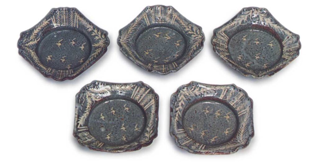 Gray Shino mukōzuke dishes with design of birds in flight