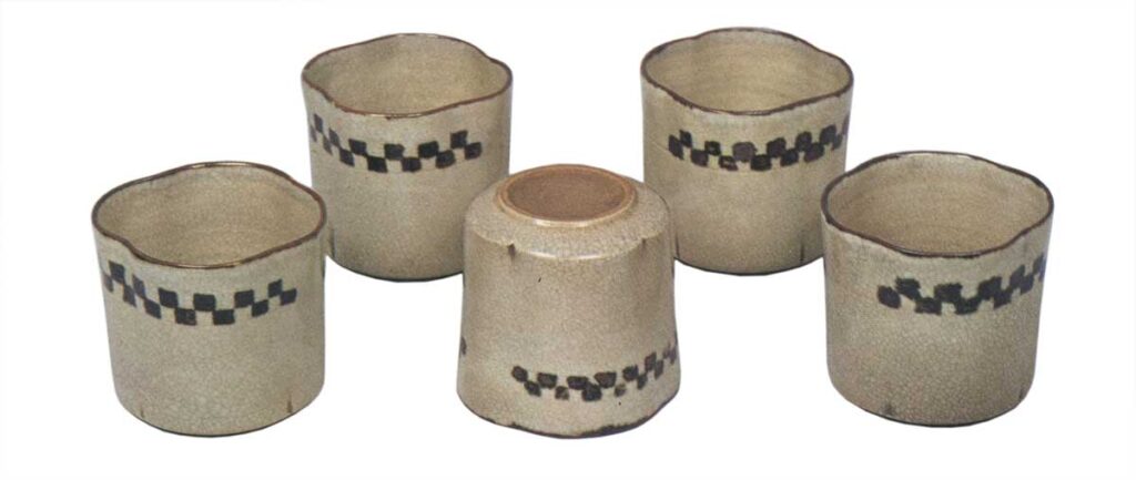 Set of wine cups with checker design, iron brown under glaze, Iwakura ware