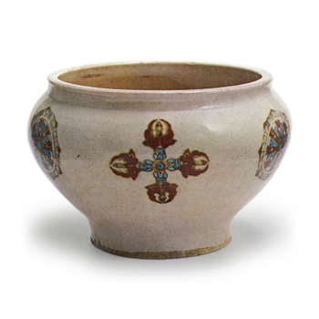 Incense burner, Wappo cakama design in overglaze enamels