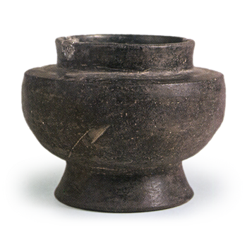 Black pottery: footed jar.