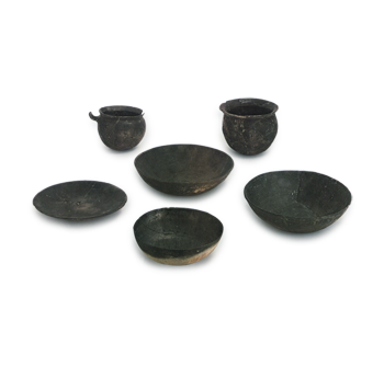 Black pottery: jars and bowls.