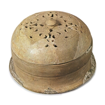 Kaiyu ware: Incense burner with openwork carving of flower and butterfly design