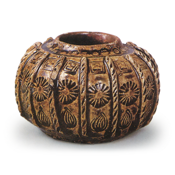 Seto ware: Goko with seal and flower design in iron glaze