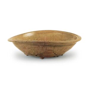 Seto ware: bowl with four legs, ash glaze.