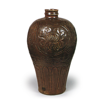 Mino ware: Vase with iron glaze and painted floral motifs