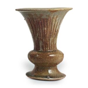 Seto ware: flower vase in the shape of bronze tsun, ash glaze.