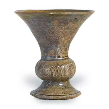 Seto ware: flower vase in the shape of bronze tsun with stamped ornament, ash glaze.