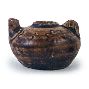 Seto ware: water droppers, iron glaze.