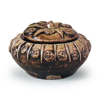 Seto ware: covered bowl with applied ornament, iron glaze.