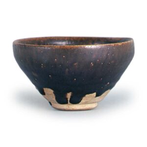 Seto ware: tea bowl of temmoku form, iron glaze.