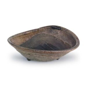 Seto ware: bowl with four legs, ash glaze.