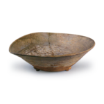 Seto ware: bowl with three legs, ash glaze.