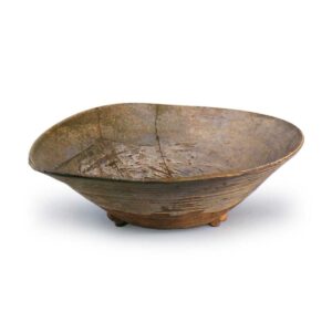 Seto ware: bowl with three legs, ash glaze.