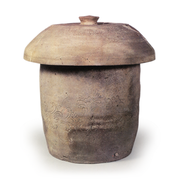 Atsumi ware: covered jar for containing sutra case.