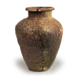 Echizen ware: jar with three horizontal grooves.