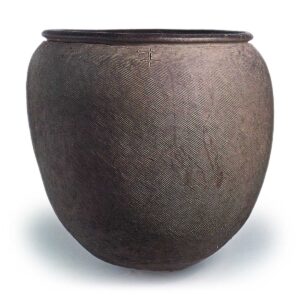 Suzu ware: large jar.