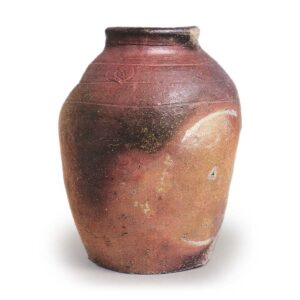 Bizen ware: jar with incised lines.