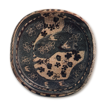 Gray Shino shallow bowl with flower-and-bird design