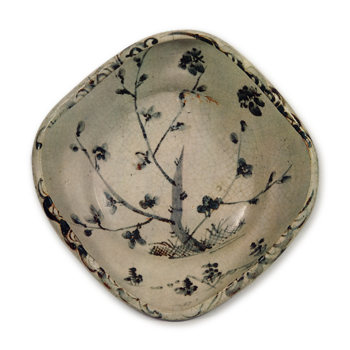 Shino square bowl with plum-tree design