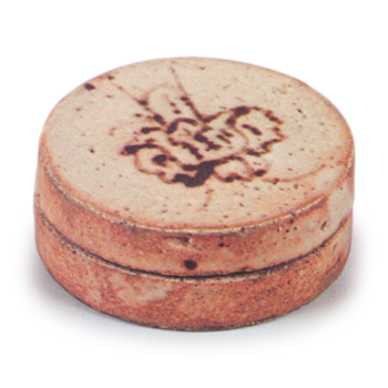 Shino incense caddy with ichimonji (straigh-cut) mouth with butterfly design