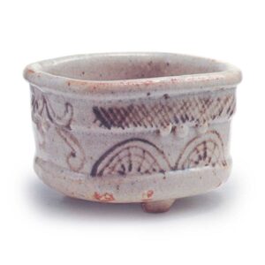 Shino mukōzuke bowl with katawa-guruma (wheels in stream) design