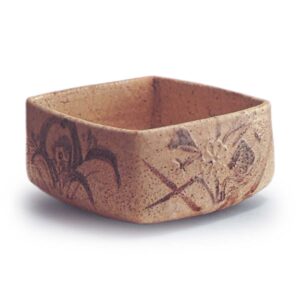 Shino mukōzuke bowl with autumn grass design