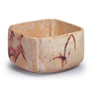 Shino muközuke bowl with mountain design