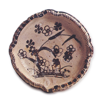 Shino mukozuke dish with miscanthus and plum blossom design