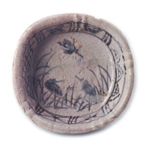Shino mukōzuke dish with grass and bird design