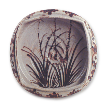 Shino mukōzuke dish with grass design