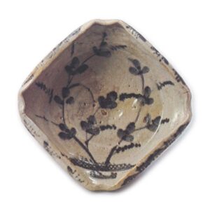 Shino mukōzuke dish with flowering grass design