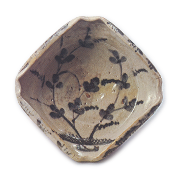 Shino mukōzuke dish with flowering grass design