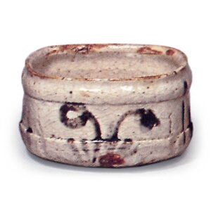 Shino mukōzuke bowls with flowering grass design