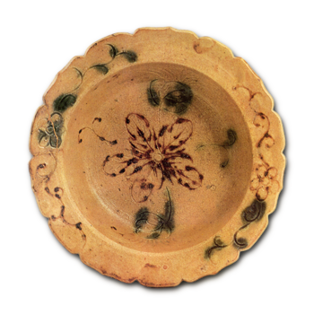 Yellow Seto flower-shaped bowl with floral design