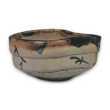 Shoe"-shaped bowl with willow and swallow design, E-garatsu type