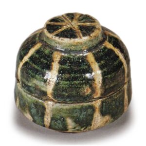 Oribe incense caddy with design of suji-kabuto (helmet in stripes)