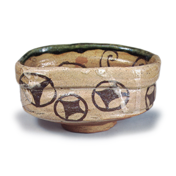 Oribe "shoe"-shaped tea bowl with shippō (interlocking circles) design