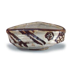 Oribe "shoe"-shaped tea bowl with tortoise-shell design