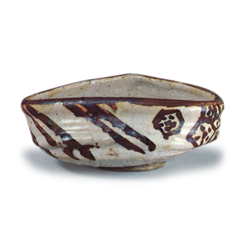 Oribe "shoe"-shaped tea bowl with tortoise-shell design
