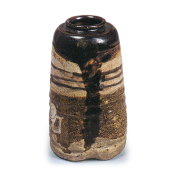 Black Oribe tea caddy of katatsuki type