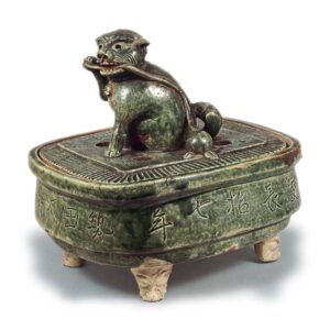 Oribe incense burner with cover surmounted by shishi-shaped knob