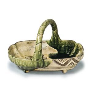 Oribe bowl in shape of boat with handle across mouth