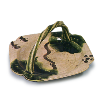 Oribe square bowl with cusped corners, with handle across mouth