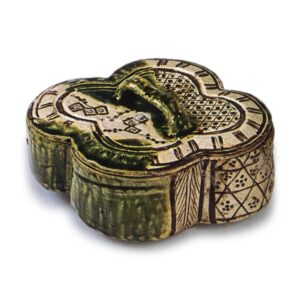 Oribe covered box in shape of quatrefoil