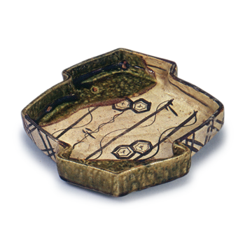 Oribe shallow bowl in shape of matsukawa-bishi lozenge