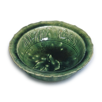 Oribe small bowl with mounted figure design