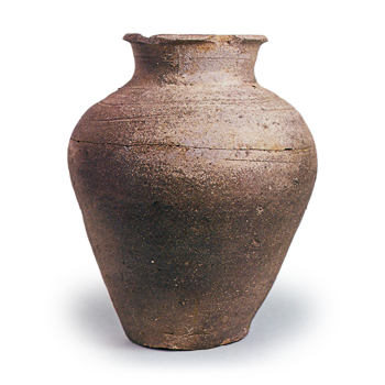 Bizen ware: jar with incised lines.