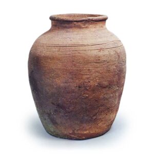 Bizen ware: jar with incised lines.