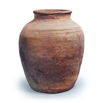 Bizen ware: jar with incised lines.