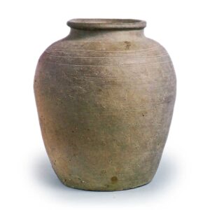 Bizen ware: jar with incised lines.